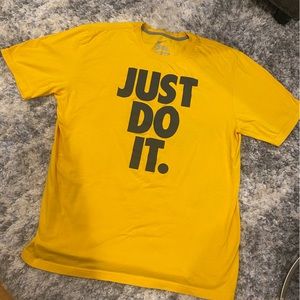NIKE Mens XL JUST DO IT yellow tshirt